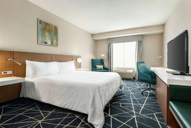 Room, King Bed, Hilton Garden Inn Kitchener-Cambridge 2/3