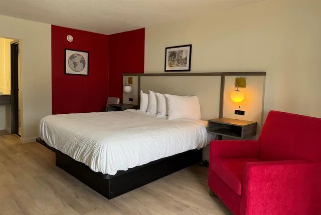 غرفة بسرير كوين، Ramada by Wyndham Lumberton NC North 1/2