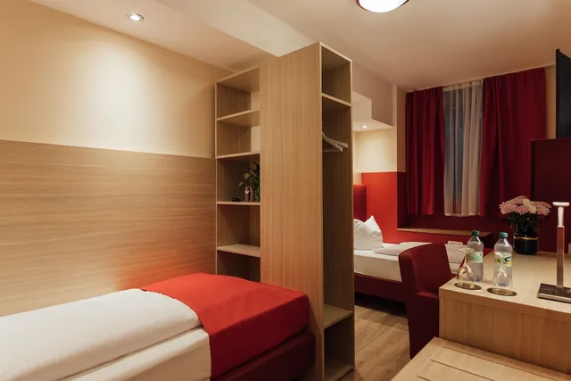 Semi Basement, Twin Beds، Hotel Hamburger Perle by UniqStay 1/1