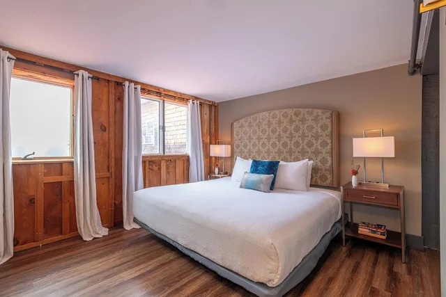 Suite, King Bed, Sofa, South Wing، La Tourelle 1/2