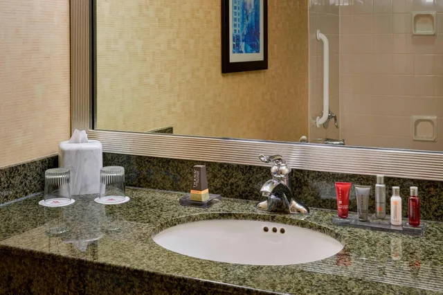 غرفة بسرير مزدوج لذوي الإعاقة، Marriott Milwaukee West 2/3