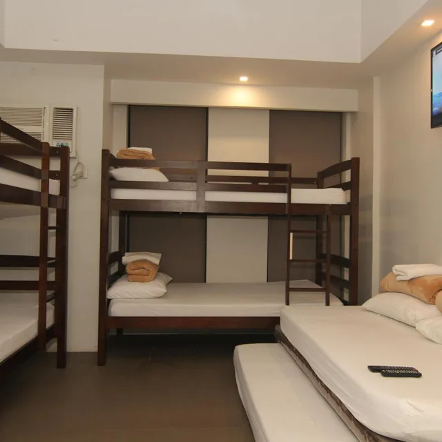 Room, Quintuple, Bunk Bed، Mabolo Royal Hotel 2/5