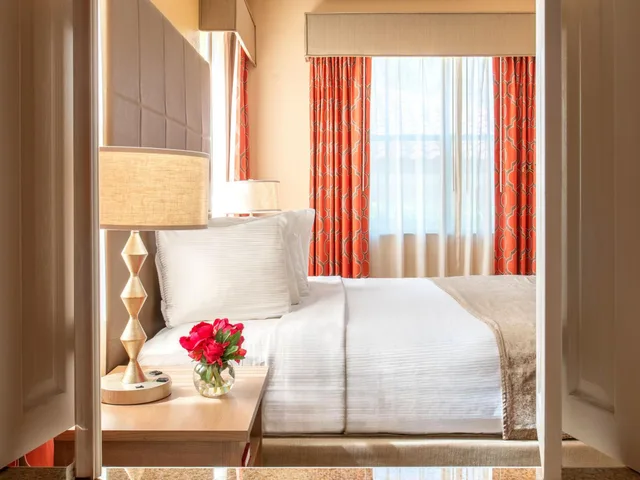 جناح بغرفتي نوم مع أريكة، Floridays Orlando Resort 9/10