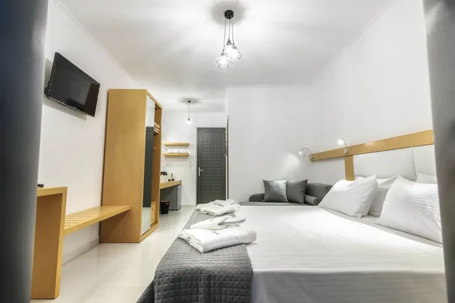 Deluxe, Studio, Twin Beds, Pool View, Sofa, White Canvas Boutique Studios 2/10