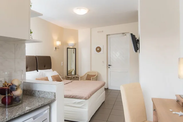 Superior, Studio, Twin Beds, Mirage Studios 2/9