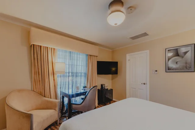 غرفة بسرير كينج بإطلالة على المسبح، Coast Village Inn - Santa Barbara 3/4