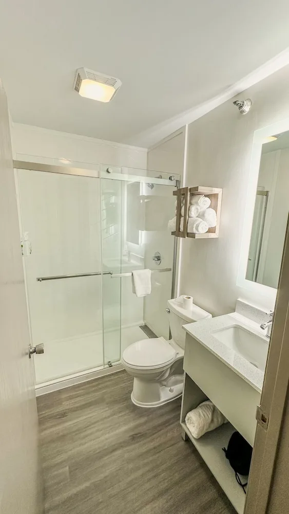 Room, 2 Queen Beds, Baymont by Wyndham Henrietta/Rochester 8/8