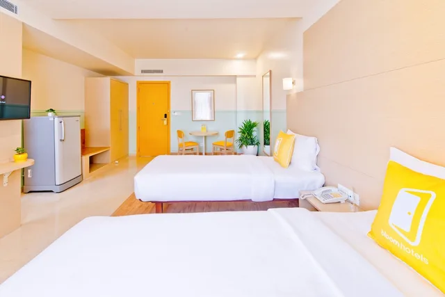 جناح ديلوكس بسريرين منفصلين وسرير كينج، Bloom Hotel Indiranagar 1/4