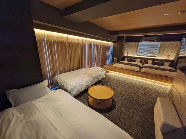 غرفة عائلية بسريرين مزدوجين مع أريكة، HOTEL TOMOS ASAKUSA 3/7