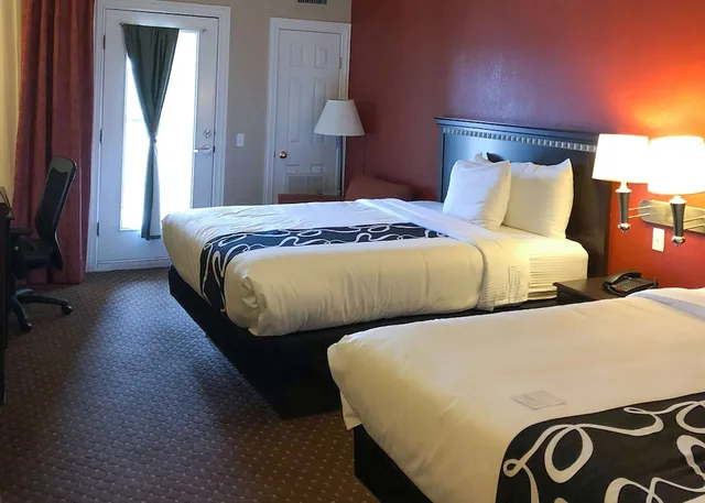 غرفة بسريرين كوين لذوي الإعاقة، Americas Best Value Inn Suites Gun Barrel City 1/3