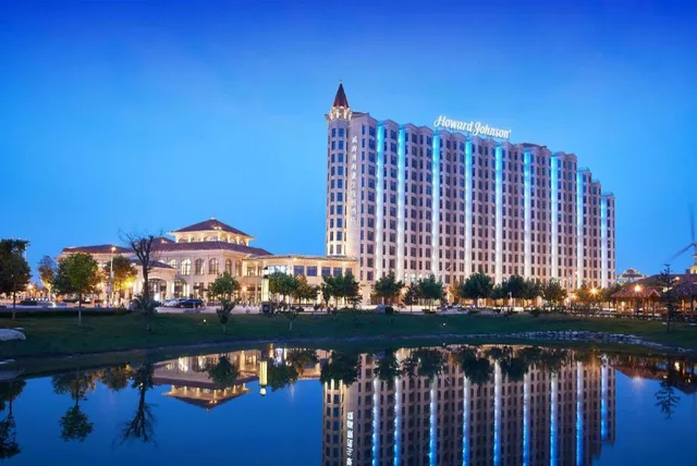 جناح سوبيريور بسرير كينج بإطلالة على المتنزه للمدخنين، Howard Johnson by Wyndham Dream Sea Resort Weihai 1/1