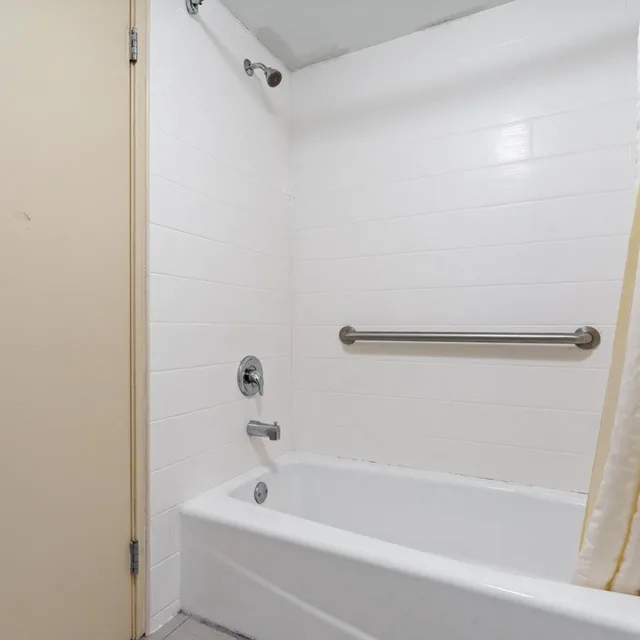 جناح بجاكوزي، Chicago Club Inn & Suites 6/6
