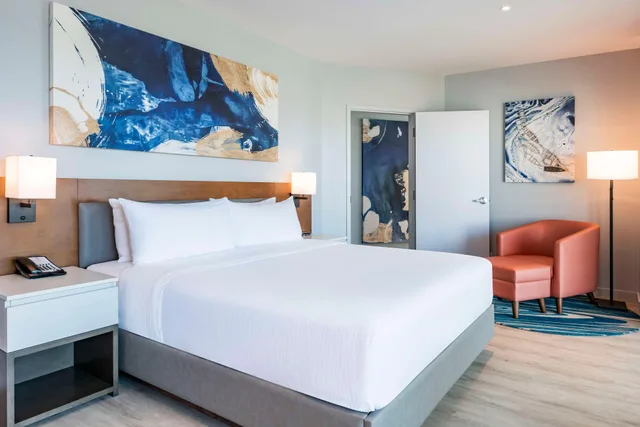Grand, Master, Suite, King Bed, Ocean Front، Embassy Suites by Hilton Aruba Resort 1/8