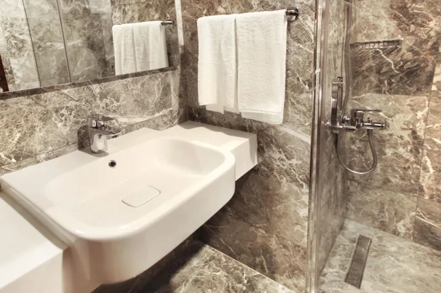جناح جونيور، Mard-inn Hotel 1/1