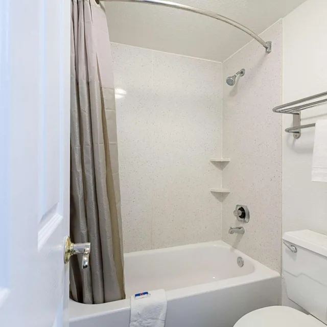 غرفة بسرير كوين، Motel6 Dallas, TX - Market Center 9/10