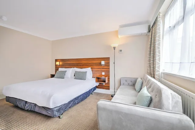 Accessible Double Room, Dancenter Lux Resort London City M25 1/8