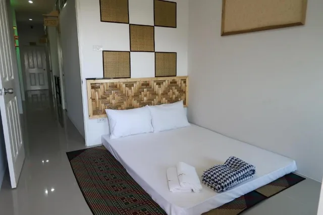 غرفة أساسية بسرير كينج، Baan Urt Suratthani Airport Hotel 3/3