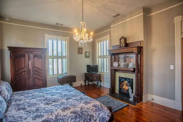 Montgomery, King Bed، Mcmillan Inn 1/4