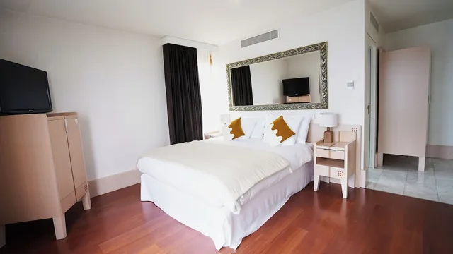 غرفة بسرير كوين بإطلالة على البحيرة، Hotel Real Nyon 8/9