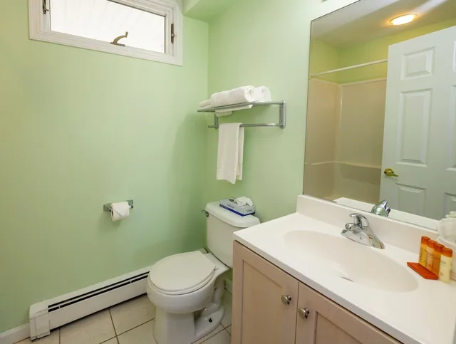 Premier, King Bed, Ocean Front, Balcony، Drifting Sands Oceanfront Hotel 3/4