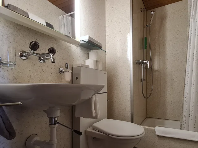 غرفة بريميوم ثلاثية، Rossli Hotel 3/3