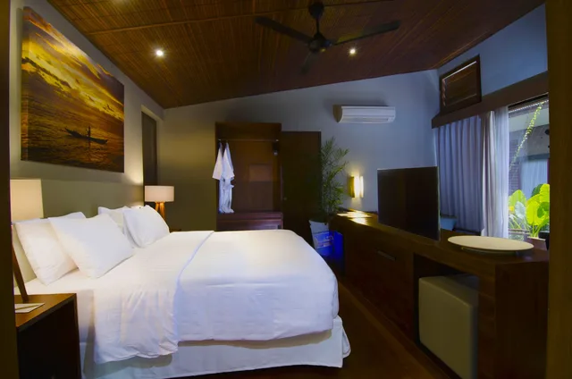 جناح، Hotel Komune and Beach Club Bali 2/4