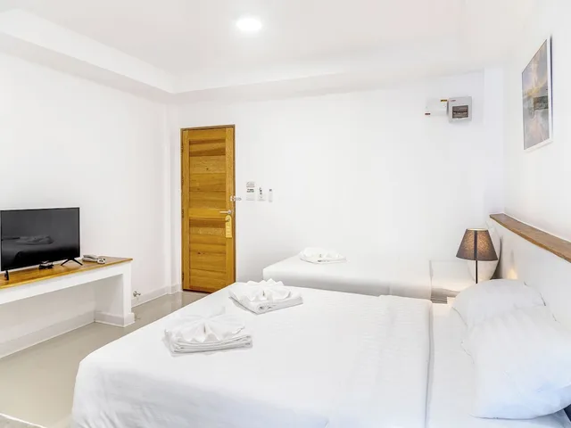 Room, Triple, 1 Queen and 1 Single Bed, Grand Sattahip Hotel 3/4