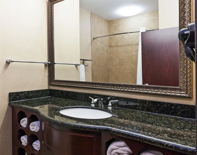 Standard, 2 Queen Beds, Holiday Inn Express Hotel Suites Henderson Traffic Star 3/4