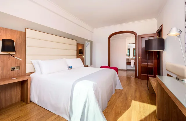 جناح جونيور، Hotel Santiago Plaza Affiliated By Melia 3/6