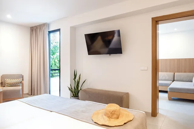 Suite, Apartment, Twin Beds, Pool View, 2 Sofa, Balcony، Hotel Eu Bahia Pollensa 3/6