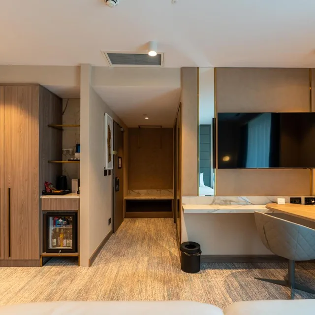غرفة قياسية بسريرين منفصلين بإطلالة على النهر بشرفة، Crowne Plaza Constanta Mamaia Beach 4/9