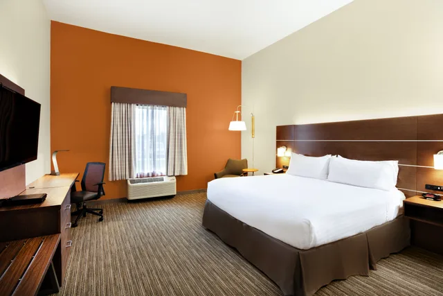 غرفة بسرير كينج لذوي الإعاقة، Holiday Inn Express Lake Wales N-Winter Haven 2/4
