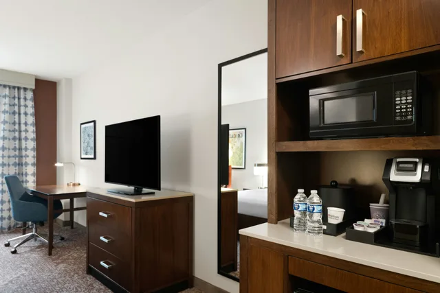 غرفة بسرير كينج لذوي الإعاقة، Hilton Garden Inn Chicago Downtown/Magnificent Mile 6/7