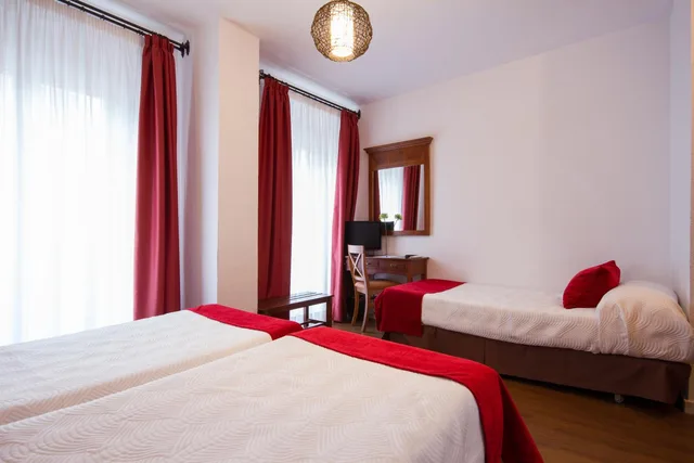 غرفة بسرير مزدوج مع سرير إضافي، Hotel El Tajo and Spa 8/10