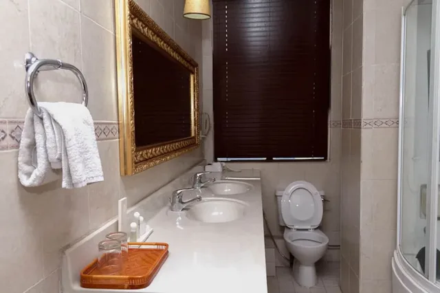 جناح تنفيذي بسرير كينج، Golden Tulip Owu Crown Ibadan 2/2