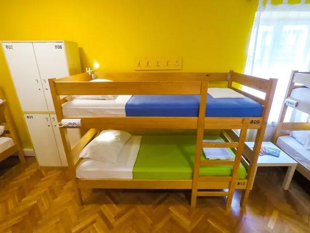 Mixed Dorm, 10 People، Whole Wide World Hostel & Bar 1/2