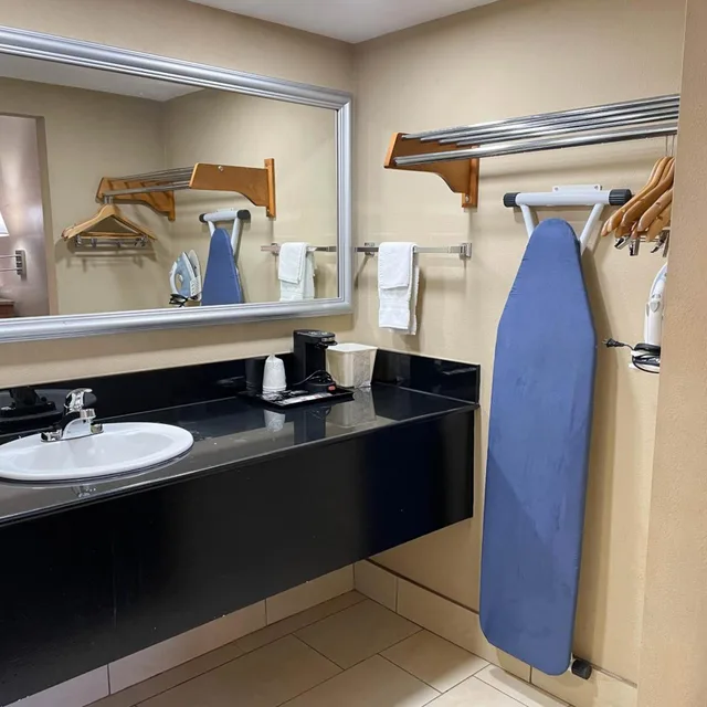 جناح بسرير كينج بجاكوزي، Studio6 Suites North Richland Hills, TX 4/4