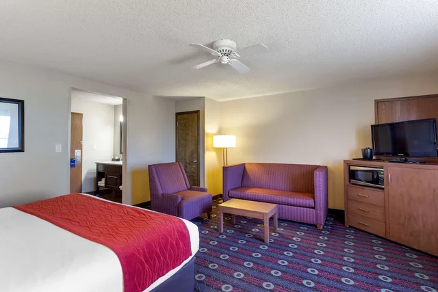 جناح بسرير كينج مع أريكة، Comfort Inn West Valley - Salt Lake City South 1/5