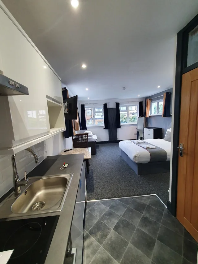 Deluxe Quad Studio، Devine Beach Hotel, Westcliff Southend-On-Sea 7/7