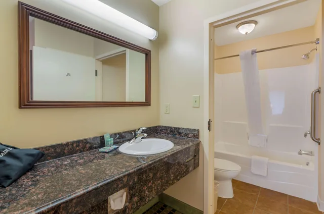 غرفة بسرير كوين، Best Western North Roanoke 6/6