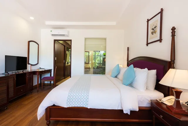غرفة سوبيريور بسرير كوين بإطلالة على المسبح، Hoang Ngoc Beach Resort 1/4