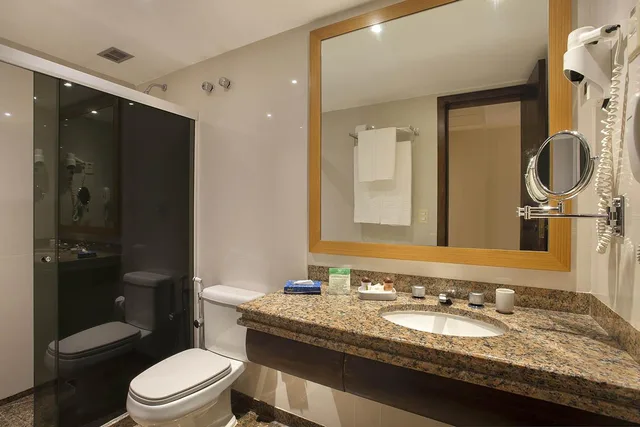 غرفة تنفيذية بسريرين منفصلين بإطلالة جزئية على البحر، Windsor Palace Copacabana 2/3