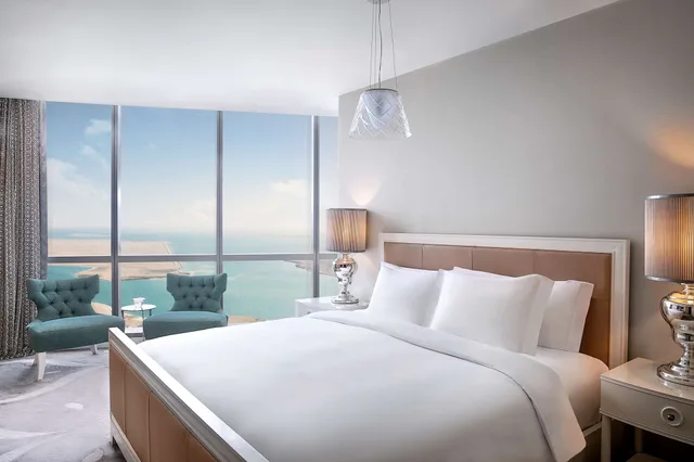 Tower, Suite, King Bed, Sea View، Conrad Abu Dhabi Etihad Towers 3/8