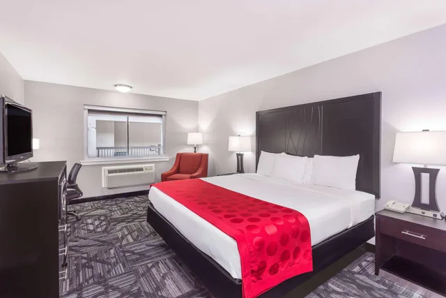 جناح بزنس بسرير كينج، Ramada By Wyndham Tuscaloosa 1/1