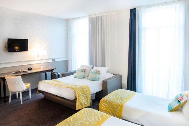 غرفة عائلية بسرير مزدوج مع أريكة، Grand Hotel Gallia And Londres 2/3