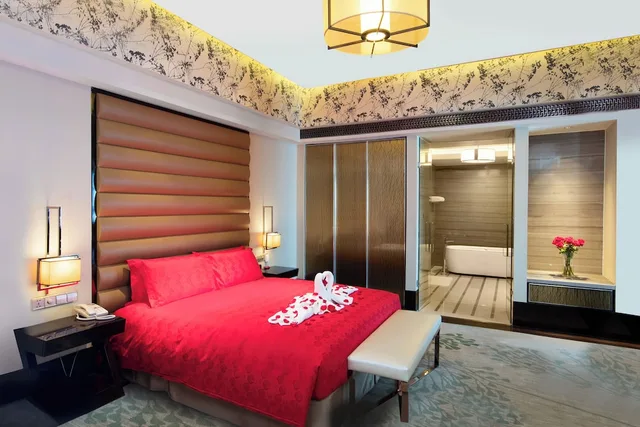 Standard, King Bed, Crowne Plaza Hefei 3/4