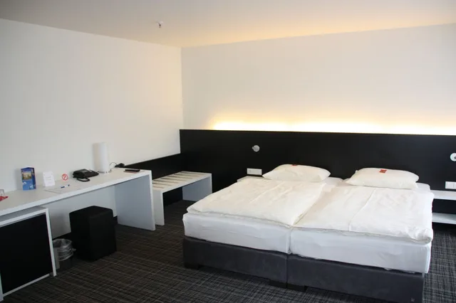 Standard, King Bed, Comfor Hotel 3/10