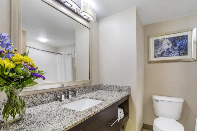 جناح بسرير كينج بإطلالة على النهر مع أريكة، Best Western Plus River Escape Inn & Suites 7/9