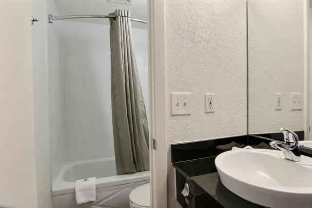 غرفة بسرير مزدوج لذوي الإعاقة، Park Inn by Radisson, Fargo West Acres 10/10