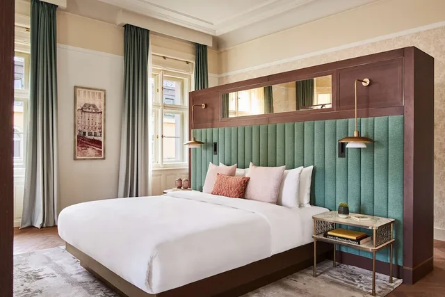 Andaz, Suite, King Bed، Andaz Prague 1/2